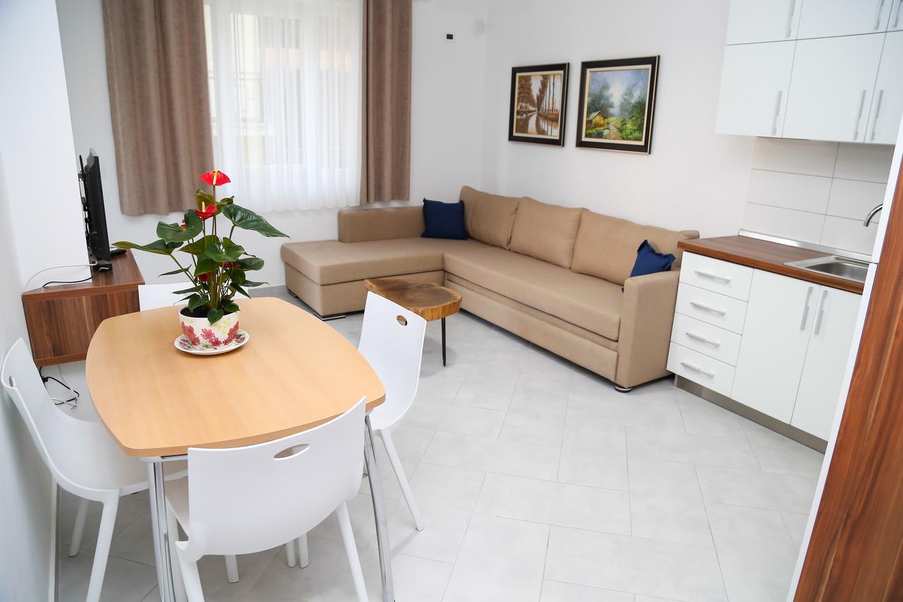 Carpe Diem Apartments-Hotel Shengjin Bagian luar foto